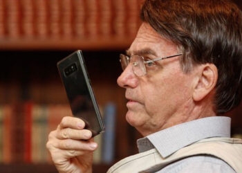 Bolsonaro recebeu mais de R$ 17 milhões em Pix em 2023, diz relatório do Coaf