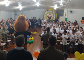 Brigada Militar de Nova Roma do Sul forma 63 alunos no Programa PROERD