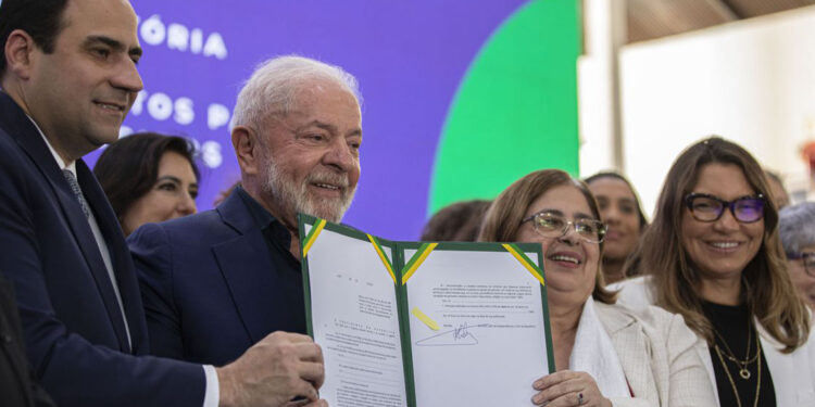 Governo abre canal de denúncia para desigualdade salarial de gênero