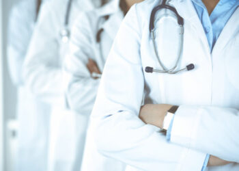 Polícia descobre quadrilha que fraudava e vendia diploma para falsos médicos