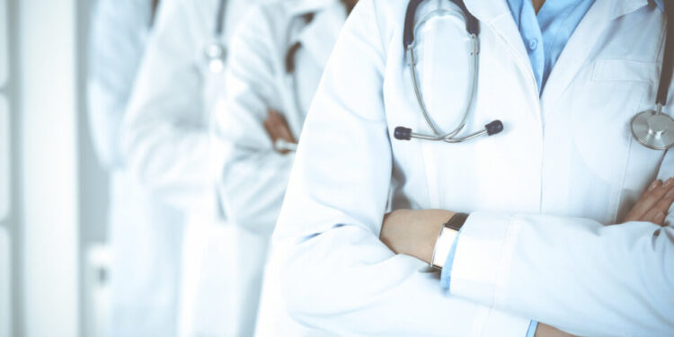 Polícia descobre quadrilha que fraudava e vendia diploma para falsos médicos