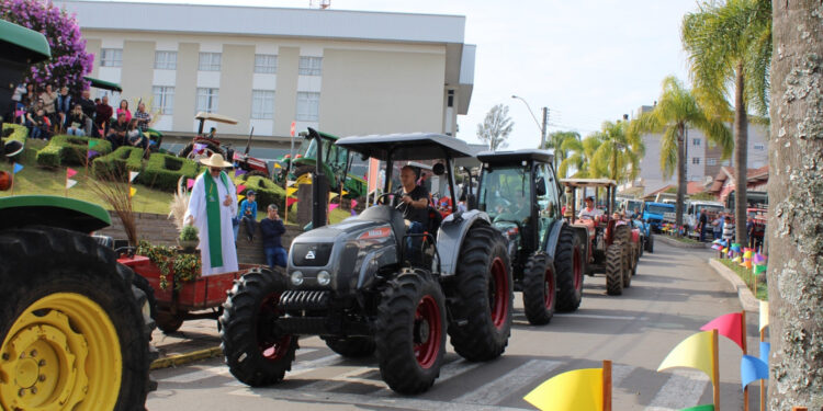 Bênção dos tratores é realizada em Nova Pádua
