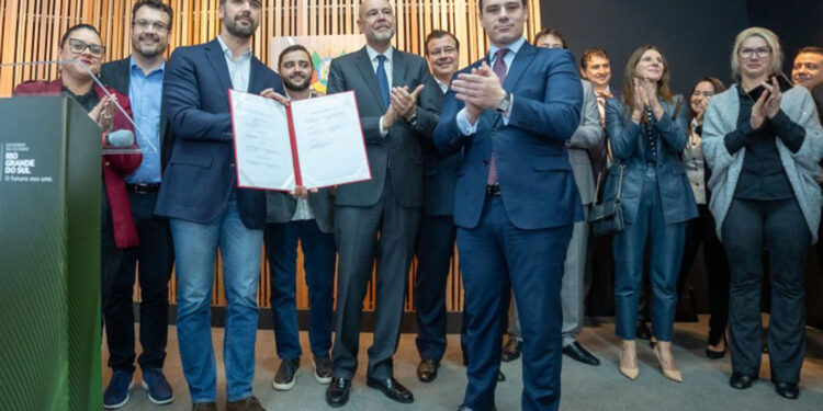 Estado assina contrato de venda e conclui a privatização da Corsan