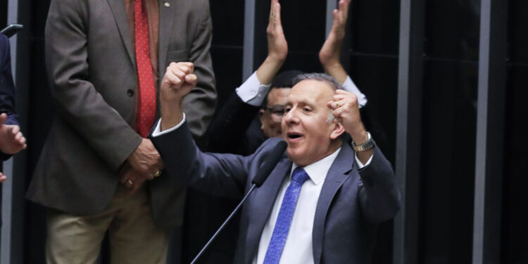 Câmara aprova PEC da reforma tributária