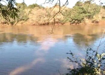 Mulher morre após carro cair de balsa em travessia no interior do RS