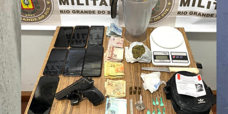 Traficantes suspeitos de envolvimento em homicídios são presos em operação do 4º Batalhão de Choque em Farroupilha