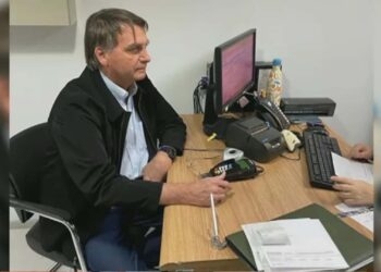 Bolsonaro paga quase R$ 1 milhão em multas por não usar máscara na pandemia