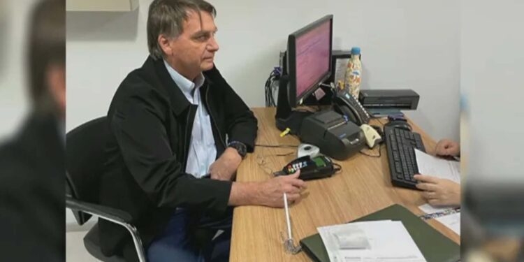 Bolsonaro paga quase R$ 1 milhão em multas por não usar máscara na pandemia