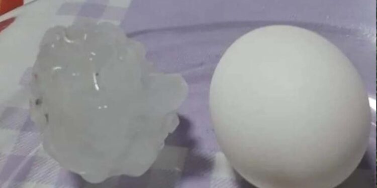 Cidades do RS ficam com ‘tapete branco’ no chão após granizo