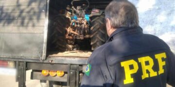 Dois homens são presos com um trator furtado em Caxias do Sul