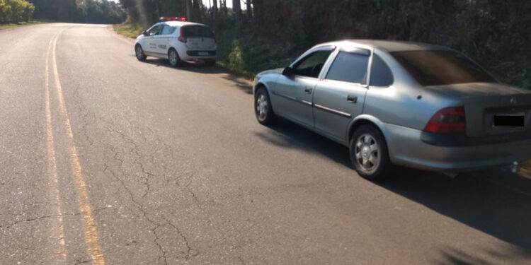 Brigada Militar Aborda Veículo com Débito de IPVA em Nova Roma do Sul