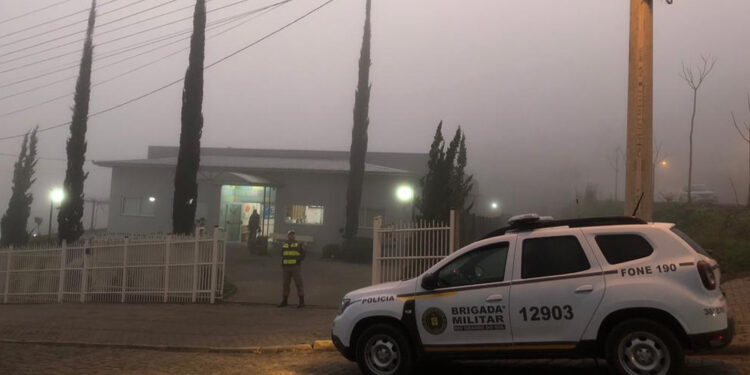 Homem de 37 anos foragido da Justiça é preso pela Brigada Militar em frente a Escola Infantil Chão de Estrelas em Nova Roma do Sul