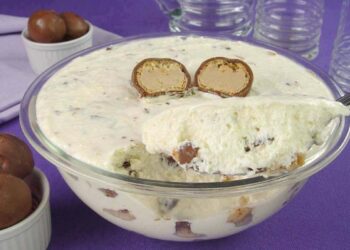 Mousse de leite condensado com sonho de valsa