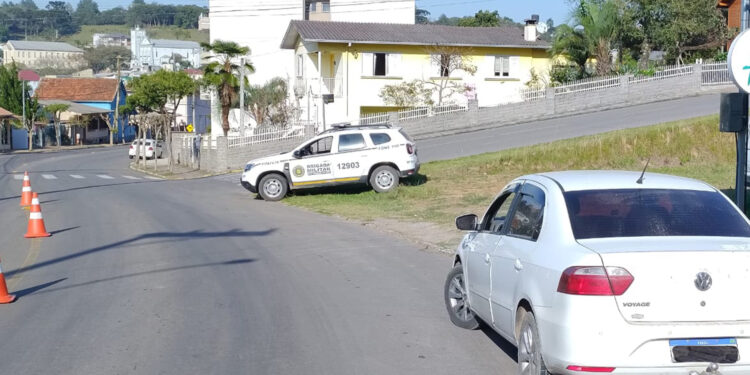 Brigada Militar Aborda Veículo com Débito de IPVA em Nova Roma do Sul nesta Sexta-feira