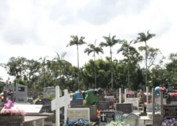 Corpo de homem enterrado ao lado do próprio assassino será exumado e colocado em outro local em SC