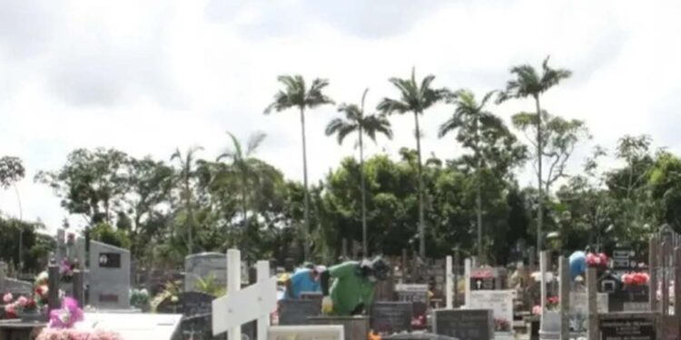 Corpo de homem enterrado ao lado do próprio assassino será exumado e colocado em outro local em SC