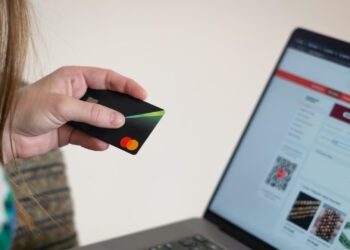 Compras internacionais de até 50 dólares: regras começam a valer nesta terça