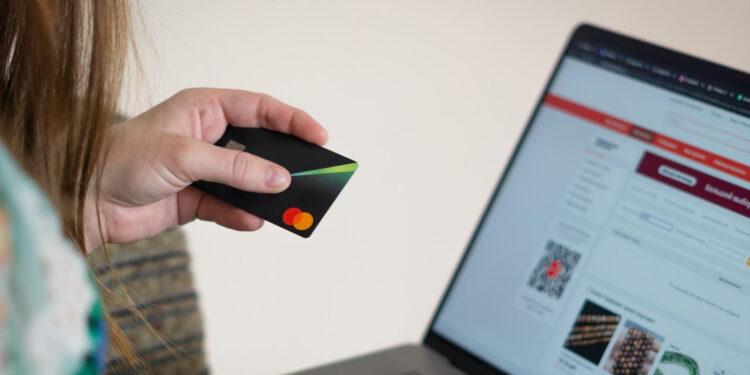 Compras internacionais de até 50 dólares: regras começam a valer nesta terça