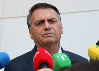 “Não peguei dinheiro de ninguém e não há nada contra mim”, diz Bolsonaro