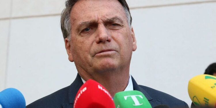 “Não peguei dinheiro de ninguém e não há nada contra mim”, diz Bolsonaro