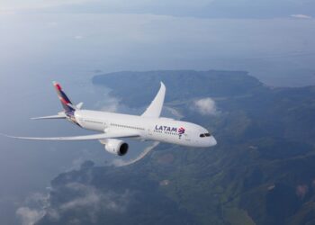 Piloto de avião da Latam morre após passar mal durante voo entre Miami e Santiago