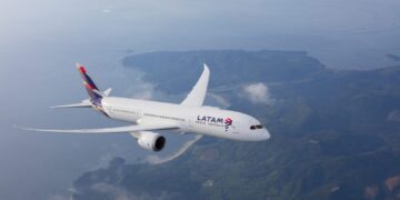 Piloto de avião da Latam morre após passar mal durante voo entre Miami e Santiago