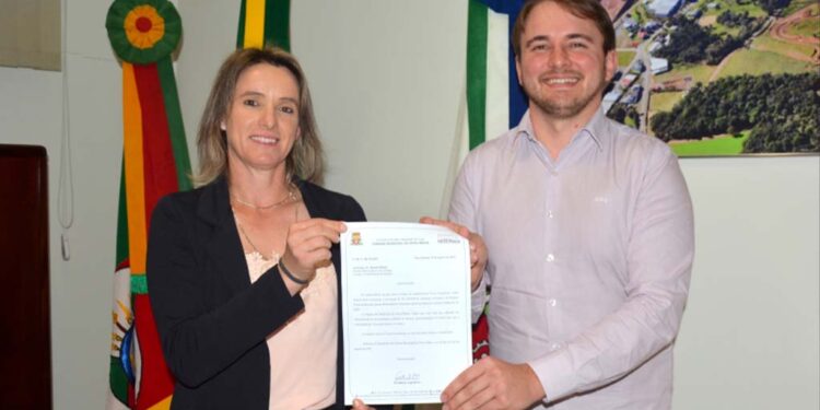 Prefeito de Nova Pádua recebe R$ 300 mil de devolução da Câmara de Vereadores