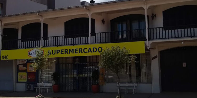 Mercado Santa Clara de Nova Roma do Sul informa temporária indisponibilidade do WhatsApp e disponibiliza contato alternativo