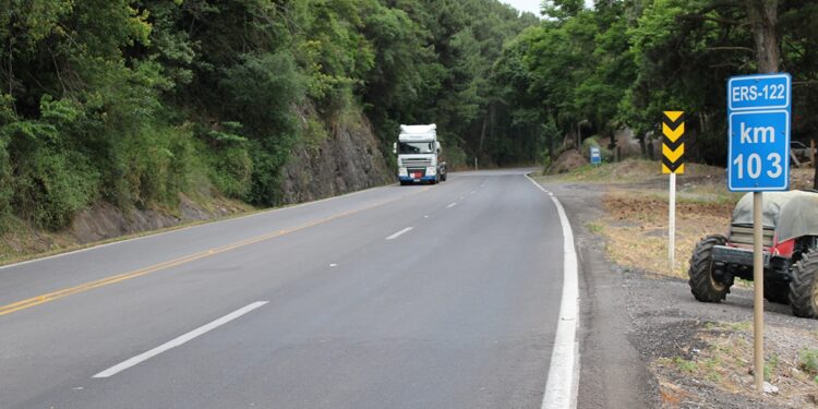 ERS-122 Entre Antônio Prado e Flores da Cunha é Liberada após Desmoronamento de Barreira