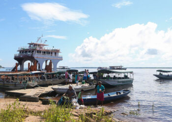 Manaus decreta emergência por causa da seca no Rio Negro