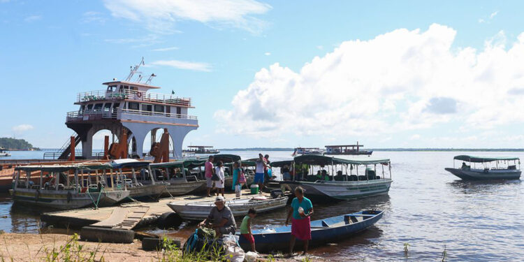Manaus decreta emergência por causa da seca no Rio Negro