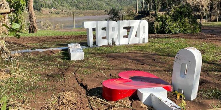 Santa Tereza precisa de encanadores e eletricistas voluntários