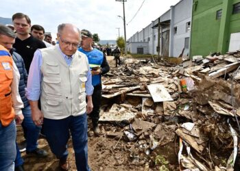 Alckmin anuncia R$ 741 milhões para cidades do RS afetadas por ciclone