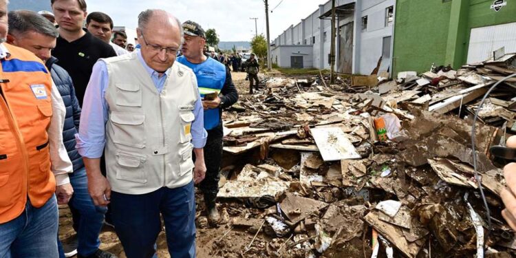 Alckmin anuncia R$ 741 milhões para cidades do RS afetadas por ciclone