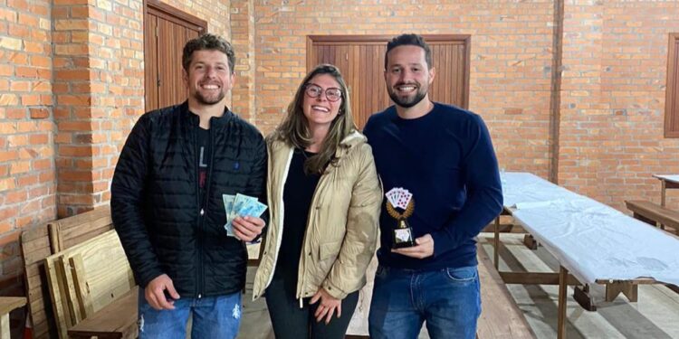 Vinícius Panazzolo e Rafael Girelli conquistam 4º lugar no Campeonato de Canastra e prêmio de 300 Reais em Ipê