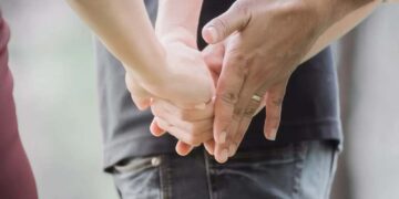Justiça gaúcha reconhece união estável poliafetiva de um homem e duas mulheres