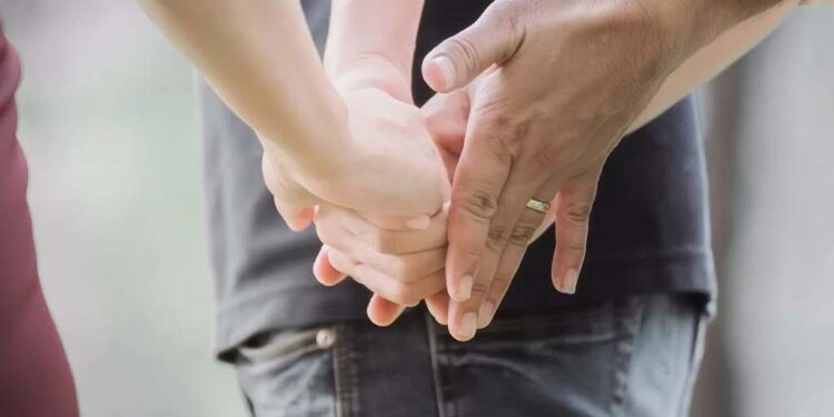 Justiça gaúcha reconhece união estável poliafetiva de um homem e duas mulheres