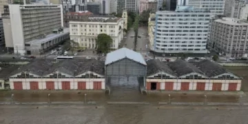 Guaíba recua e fica abaixo da cota de inundação no Centro de Porto Alegre
