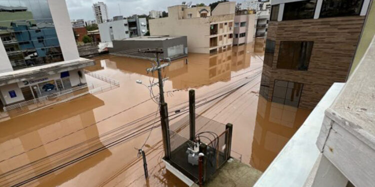 Prevenção à enchente não funcionou porque o monitoramento é precário e disperso, afirma professor da UFRGS