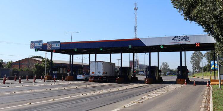 Justiça autoriza bloqueio de ruas que dão acesso ao desvio do pedágio de Portão