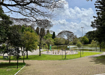 Assaltante Armado Aborda Três Jovens no Parque dos Pinheiros em Farroupilha