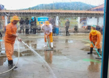 140 Presos Auxiliam na Limpeza de Escolas Após Enchentes no Rio Grande do Sul