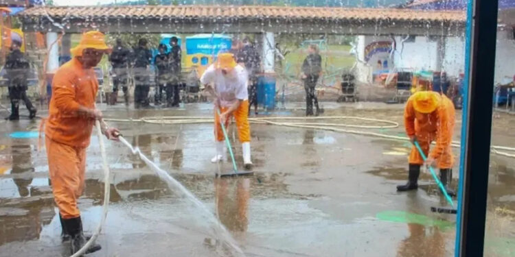 140 Presos Auxiliam na Limpeza de Escolas Após Enchentes no Rio Grande do Sul