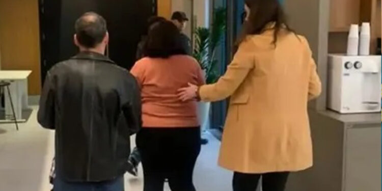 Mulher é Presa em Porto Alegre por Tentar Registrar Diploma Falso de Medicina no Cremers