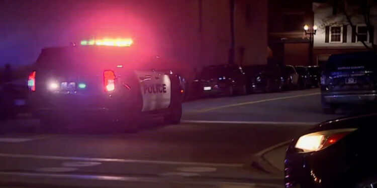 Tiroteios no Estados Unidos deixam pelo menos 22 mortos e dezenas de feridos