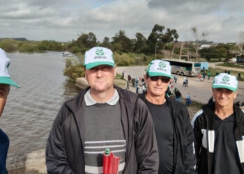 Agricultores de Nova Roma do Sul e Antônio Prado se Unem em Protesto Contra o Preço Baixo e a Importação de Lácteos do Mercosul