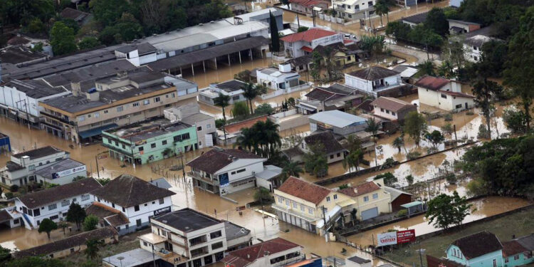 Novos temporais atingem Santa Catarina e mortes sobem para seis
