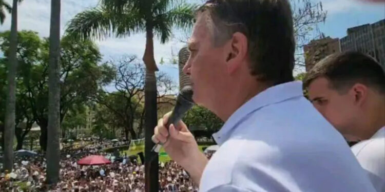 “Depois que deixamos a Presidência, as portas do inferno se abriram”, diz Bolsonaro