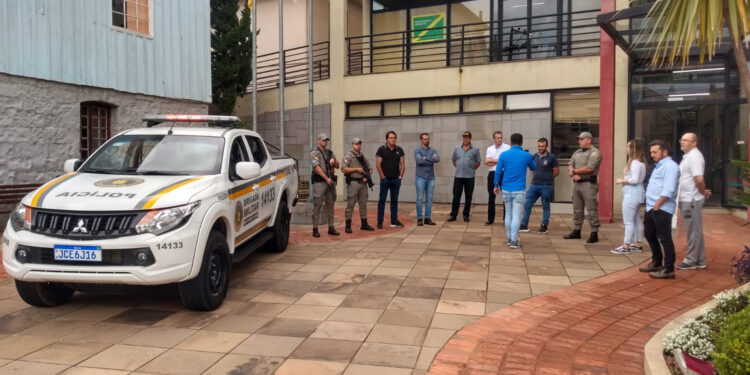 Cerimônia de Entrega da Nova Viatura Semiblindada Reforça Segurança em Nova Roma do Sul