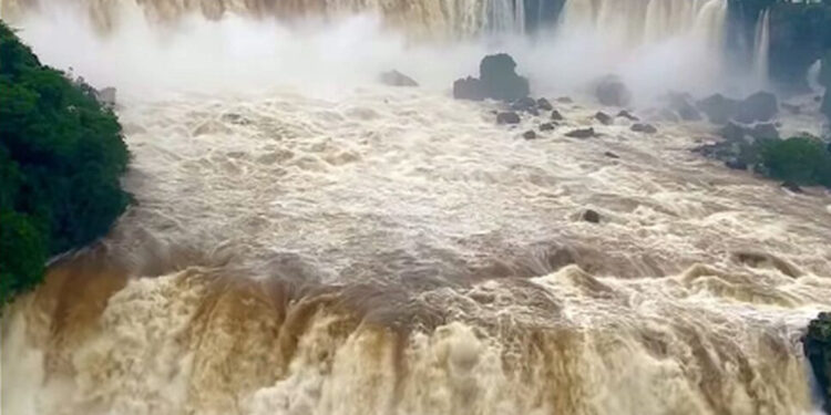 Chuvas no Paraná: Cataratas do Iguaçu tem 2ª maior vazão da história